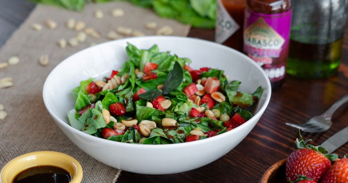 SALSA TABASCO® Ensalada de fresa con vinagreta de Rasberry Chipotle…