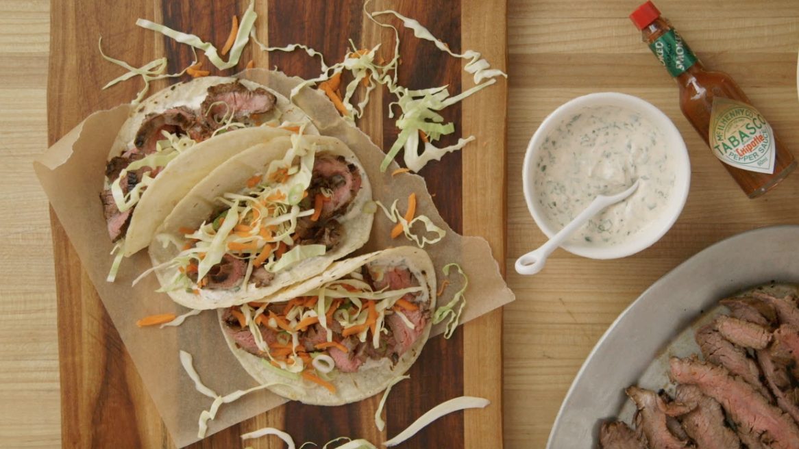 Tacos de Carne de Res con Chipotle + Aderezo de Yogurt y Lima