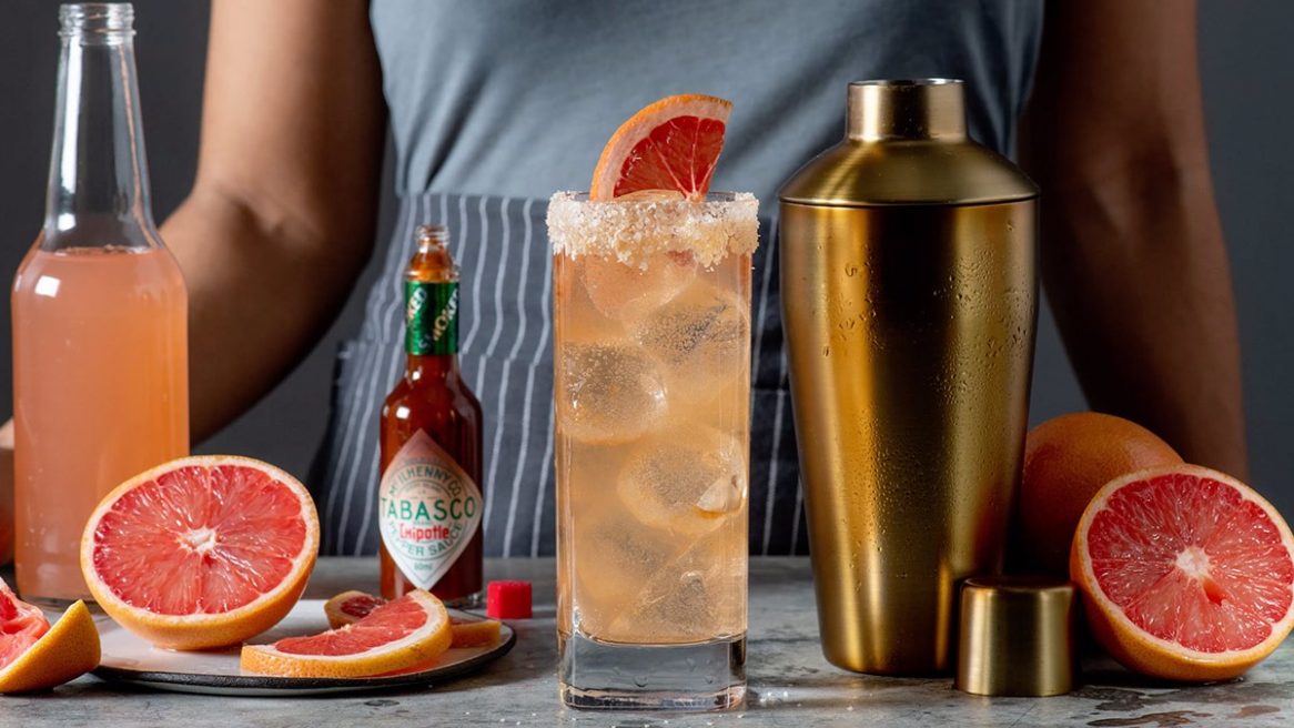 La Coa Paloma con salsa Tabasco Chipotle