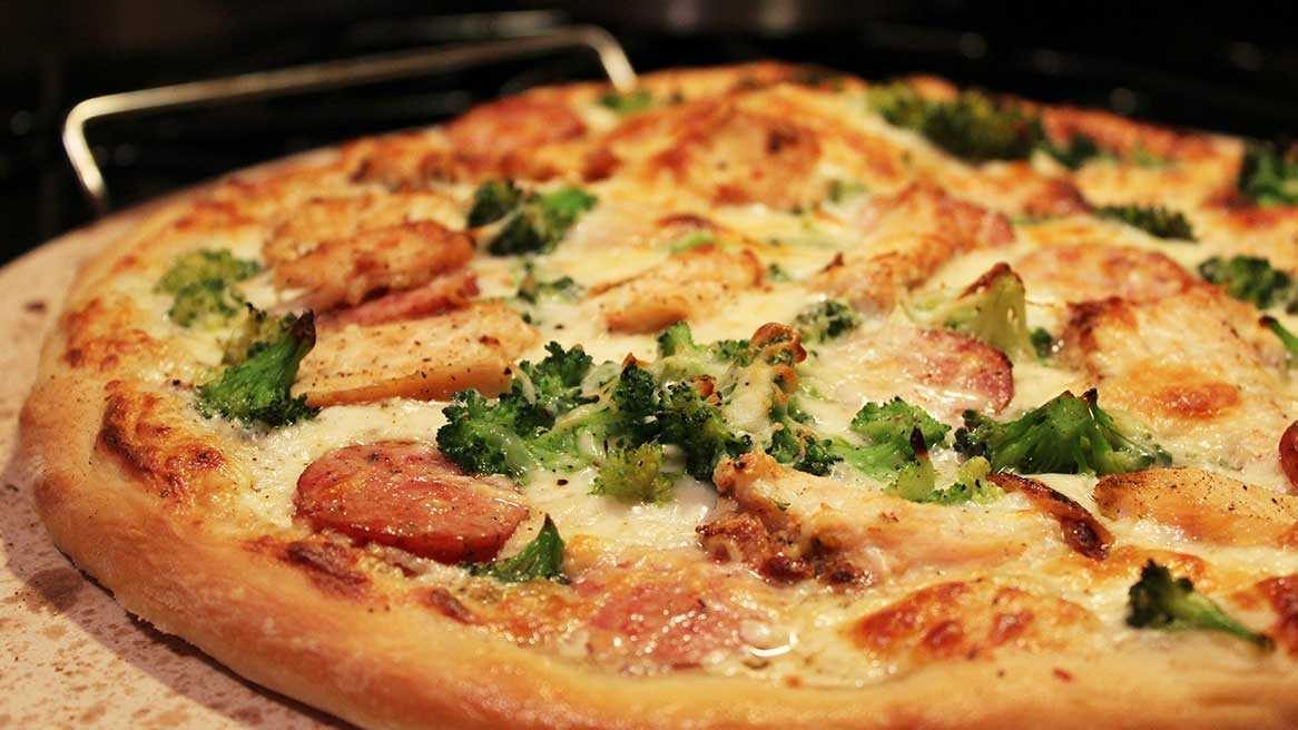 Pizza de Pollo con Salsa Tabasco® Alitas
